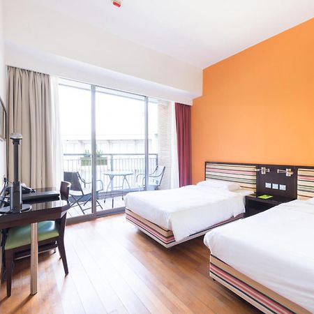 วาย ลอฟต์ ยูธ สแควร์ Hotel ฮ่องกง ภายนอก รูปภาพ