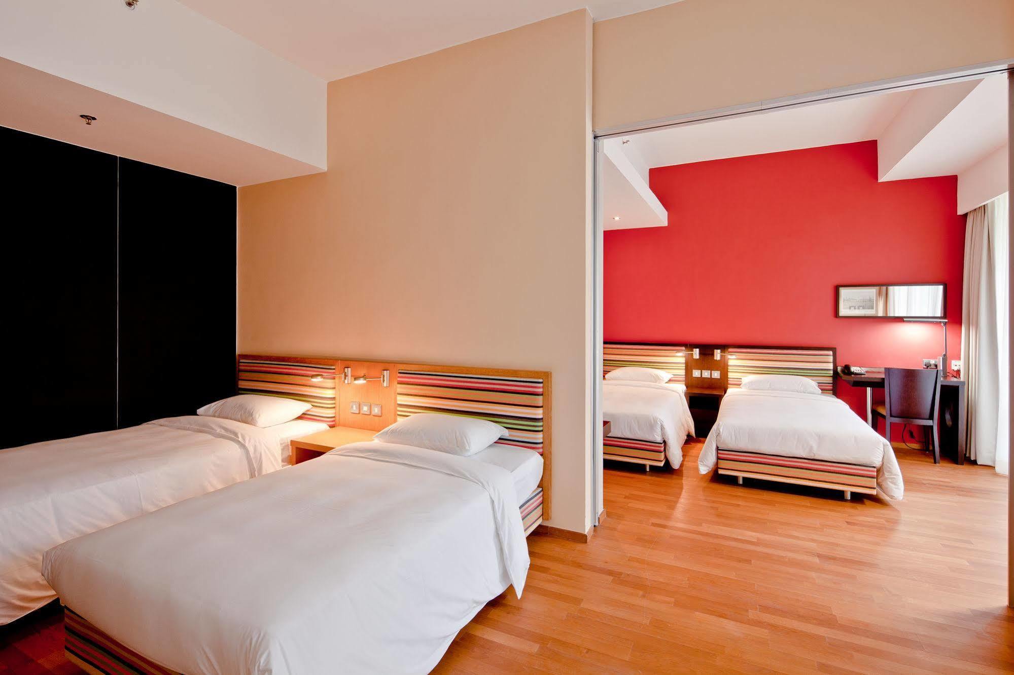 วาย ลอฟต์ ยูธ สแควร์ Hotel ฮ่องกง ภายนอก รูปภาพ